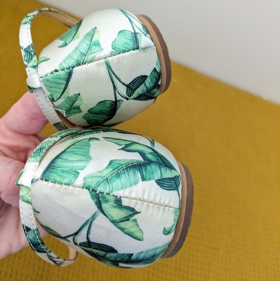 Anthropologie Jasper & Jeera Tropical Print Flats w/Ankle Strap Size 7 - Picture 5 of 9